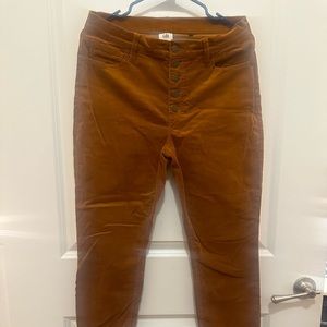 Cabi “button fly skinny” pants- never worn!